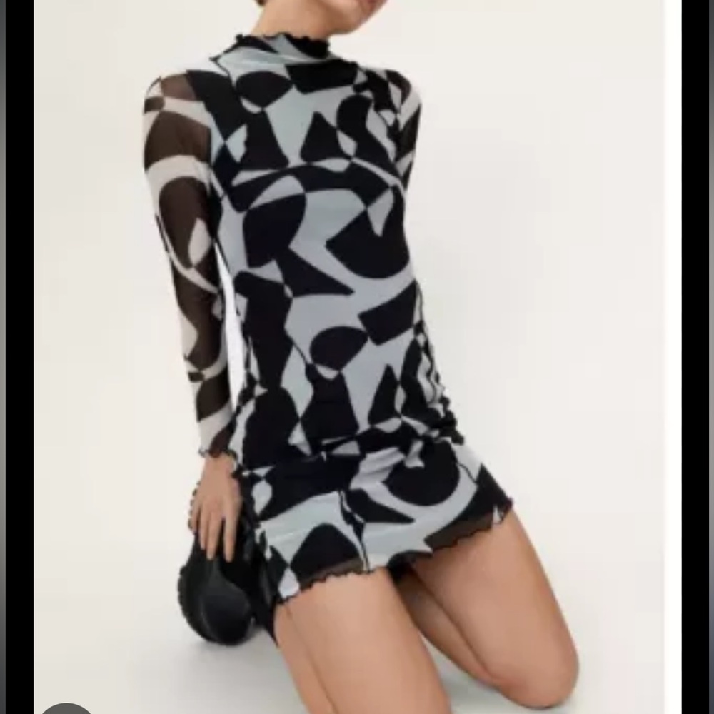Nasty Gal Monochrome Abstract dress size 10 but can be worn as small as a 6